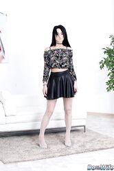 Ему же больно на это смотреть!