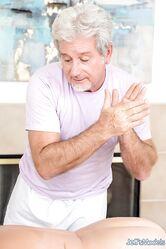 Анальный лизунчик