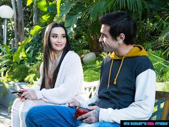 Она наездница. Она главная