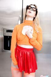 Ее дырочка стоит всех денег мира