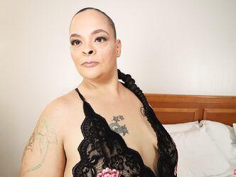 У кого на нее встанет тот герой