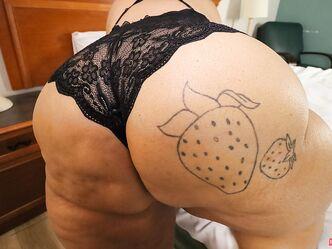 У кого на нее встанет тот герой