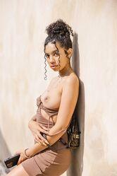 А ты всегда гуляешь без трусов?