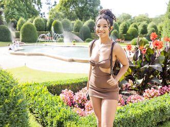 А ты всегда гуляешь без трусов?