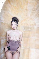 А ты всегда гуляешь без трусов?