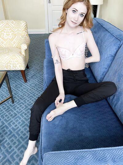 Ну давай дорогая, покажи нам всю свою красоту!